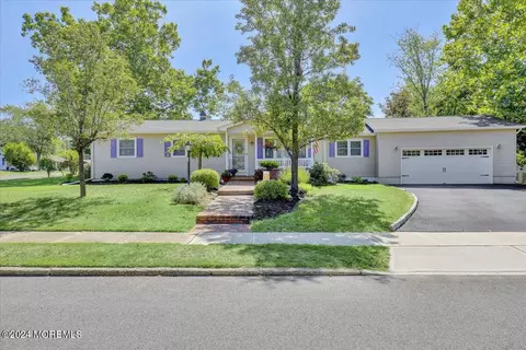1 Aaron Ave, Howell, NJ 07731