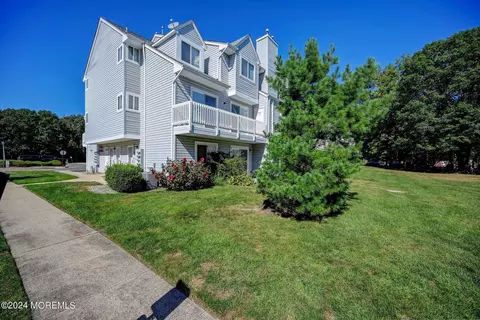 1902 Schley Ave, Toms River, NJ 08755