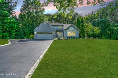 11 Algonquin Ter, Millstone, NJ 08535
