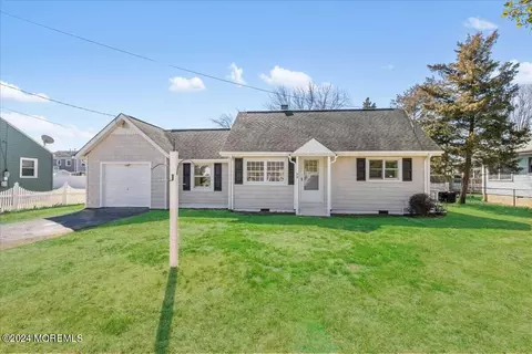 98 Barnegat Beach Dr, Waretown, NJ 08758