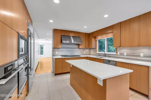Kitchen - 15 Deer Path, Holmdel, NJ 07733 photo 4 of 9