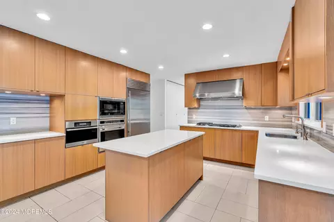 Kitchen - 15 Deer Path, Holmdel, NJ 07733 photo 7 of 9
