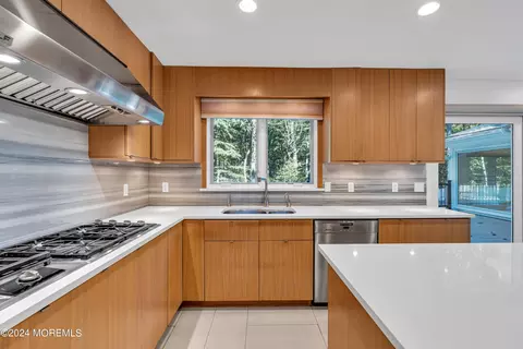 Kitchen - 15 Deer Path, Holmdel, NJ 07733 photo 2 of 9
