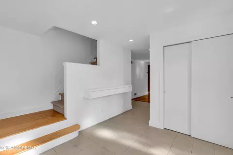 Entry Way - 15 Deer Path, Holmdel, NJ 07733 photo 2 of 5