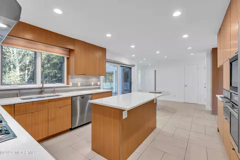 Kitchen - 15 Deer Path, Holmdel, NJ 07733 photo 1 of 9