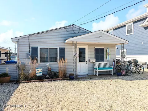 203 Melody Ln, Lavallette, NJ 08735