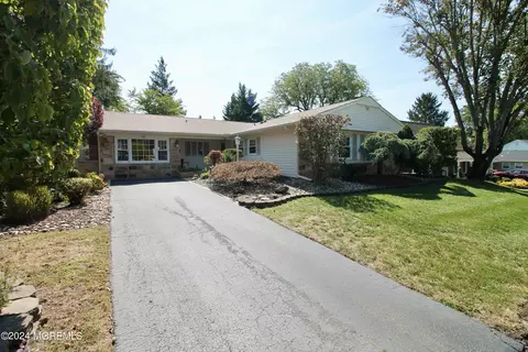 18 Oaklyn Ln, Aberdeen, NJ 07747