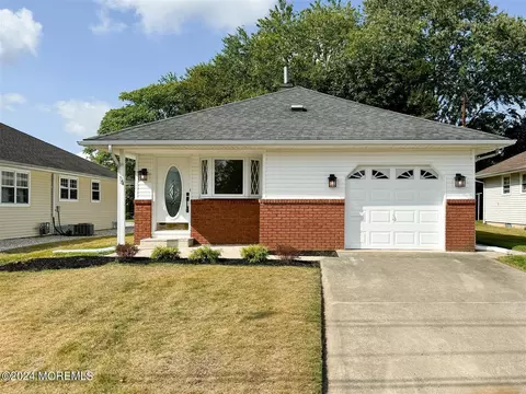 14 Mount Ararat Ln, Toms River, NJ 08753