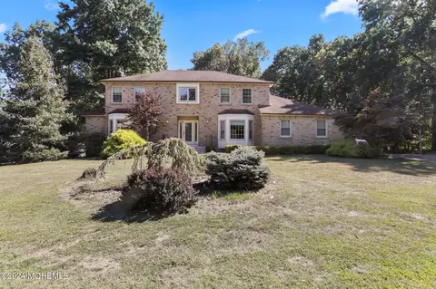 1 Kentucky Ct, Manalapan, NJ 07726