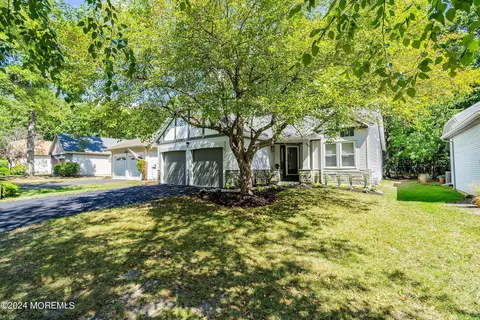 20 Waverly Ln, Jackson, NJ 08527