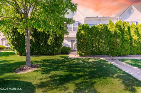38 Madison Ct, Tinton Falls, NJ 07724
