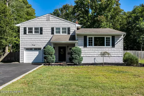 20 Renier Ct, Middletown, NJ 07748