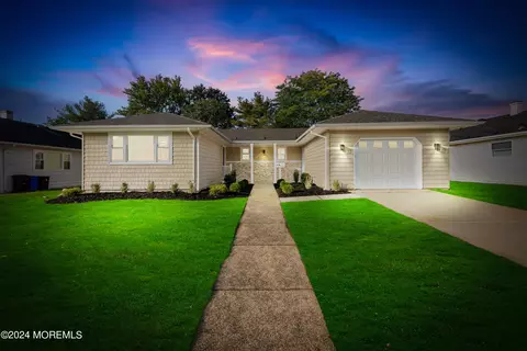 43 Grenada St, Toms River, NJ 08757