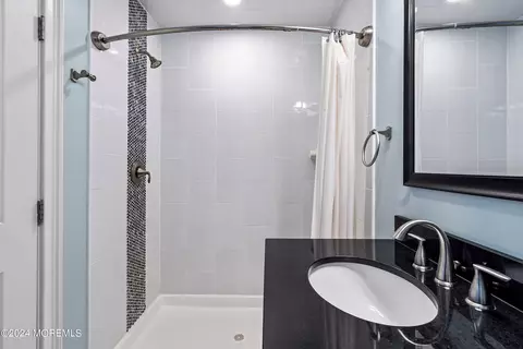 Bath - 4 Lagos Ct, Berkeley, NJ 08721 photo 2 of 4