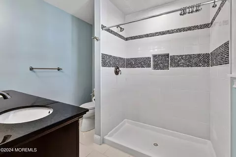 Bath - 4 Lagos Ct, Berkeley, NJ 08721 photo 3 of 4