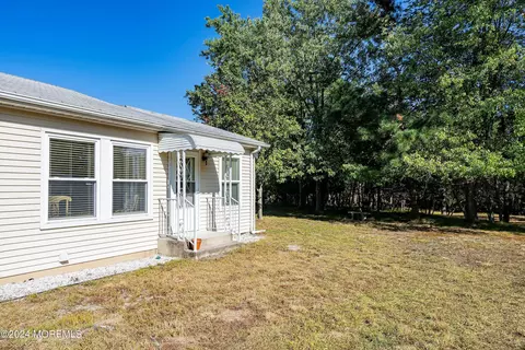 Exterior - 4 Lagos Ct, Berkeley, NJ 08721 photo 5 of 9