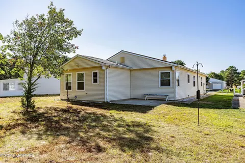 Exterior - 4 Lagos Ct, Berkeley, NJ 08721 photo 4 of 9