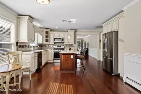 Kitchen - 4 Lagos Ct, Berkeley, NJ 08721 photo 6 of 7