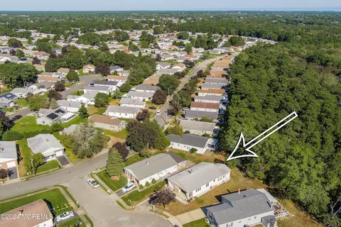 View/Area - 4 Lagos Ct, Berkeley, NJ 08721 photo 4 of 5