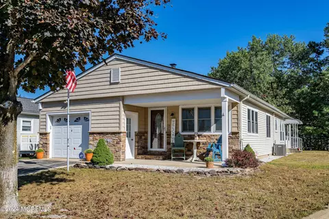 Exterior - 4 Lagos Ct, Berkeley, NJ 08721 photo 1 of 9