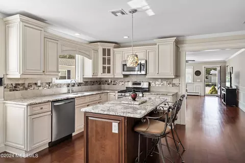 Kitchen - 4 Lagos Ct, Berkeley, NJ 08721 photo 7 of 7