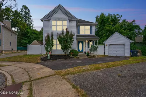 146 Hamlet Ct, Toms River, NJ 08753