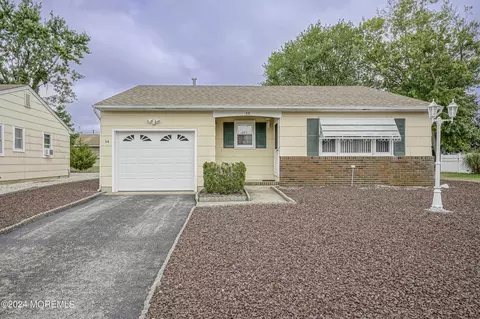 58 Westbrook Dr, Toms River, NJ 08757