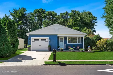 21 Tapola Rd, Toms River, NJ 08757