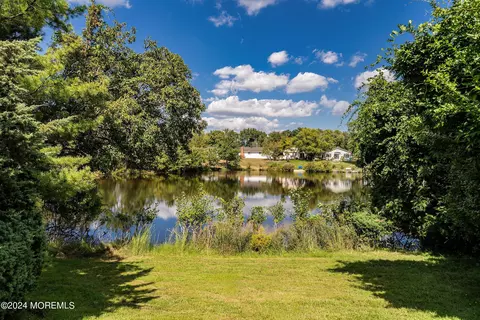206 Harrington Dr N, Toms River, NJ 08757