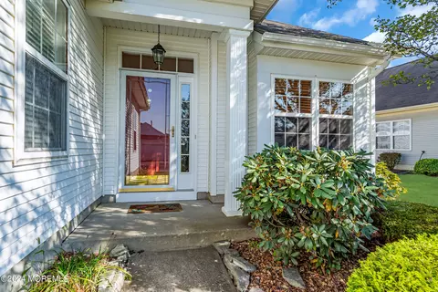 21 Milton Dr, Manchester, NJ 08759