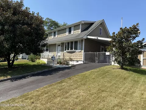 8 Pace St, Old Bridge, NJ 08857
