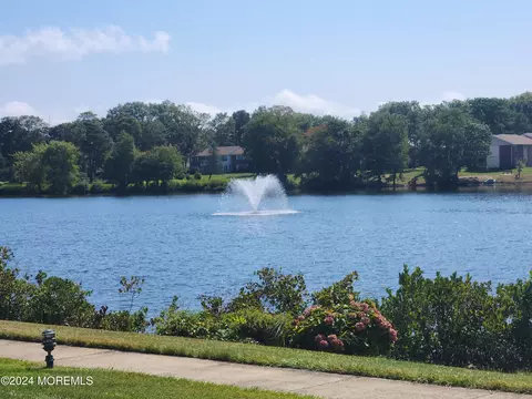 697 Plymouth Dr # A, Lakewood, NJ 08701