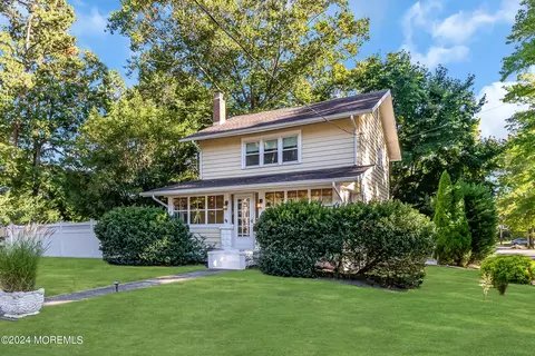 446 Roosevelt Ave, Oakhurst, NJ 07755