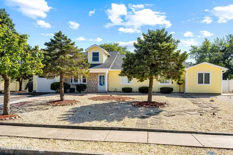 1111 Verdant Rd, Toms River, NJ 08753