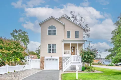 8 Lagoon Dr E, Brick, NJ 08723