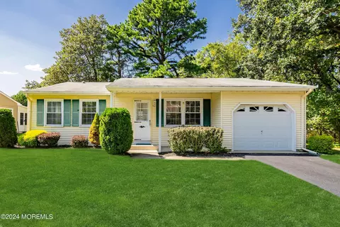 52 Keene St #72, Manchester, NJ 08759
