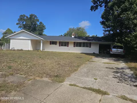 1034 Zircon Dr, Toms River, NJ 08753