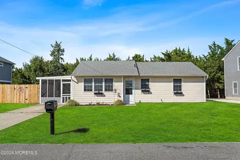 39 Beach Dr, Little Egg Harbor, NJ 08087
