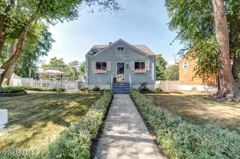 21 Vanada Dr, Tinton Falls, NJ 07753