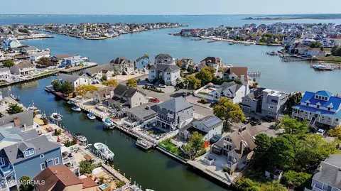 27 Sunrise Way, Toms River, NJ 08753