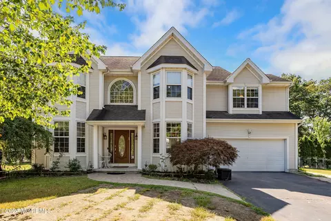 178 Woodleigh Pl, Toms River, NJ 08755