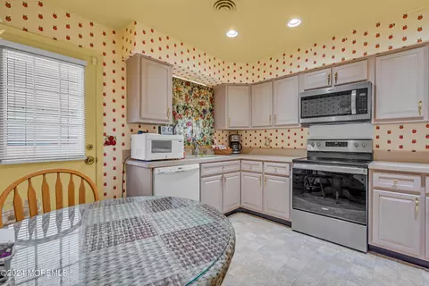 20 Spring St # A, Whiting, NJ 08759 photo 8