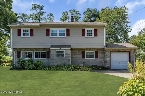 514 Belmont Dr, Middletown, NJ 07748