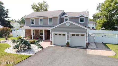 501 Tennent Rd, Manalapan, NJ 07726