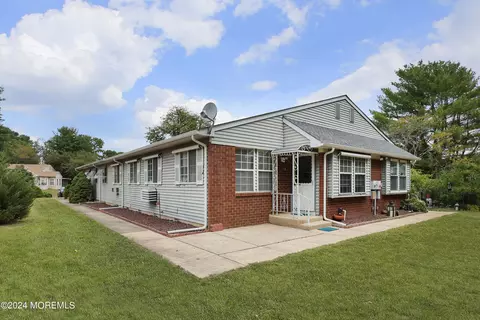 13 Golden Ct #C, Whiting, NJ 08759