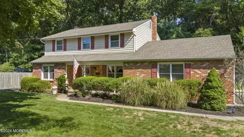 221 Laurel Ave, Lincroft, NJ 07738
