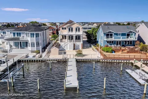 96 Dickman Dr, Lavallette, NJ 08735