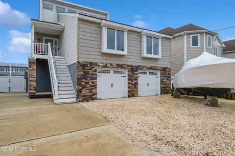 608 Bayview Dr, Toms River, NJ 08753