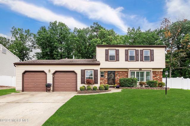 10 Remsen Dr, Howell, NJ 07731