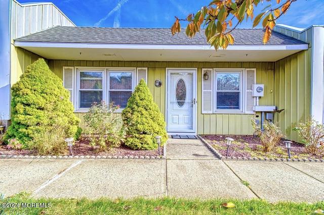 4 Regent Ct, Brick, NJ 08723
